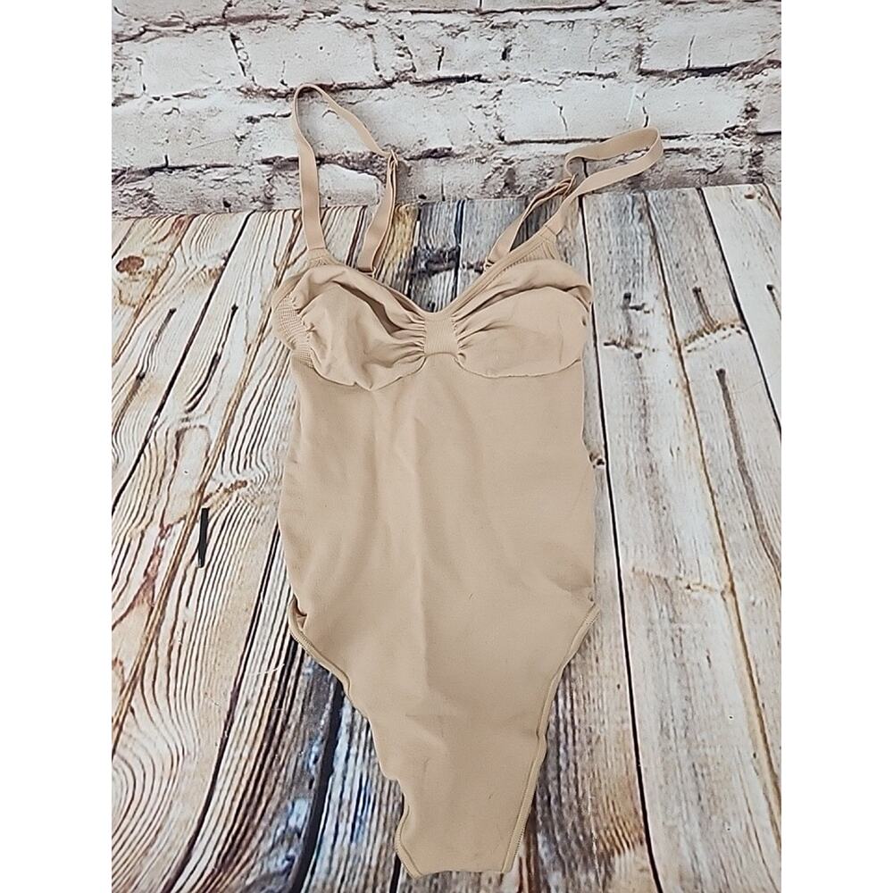NEW Skims Seamless Sculpt Thong Bodysuit Size Small Beige